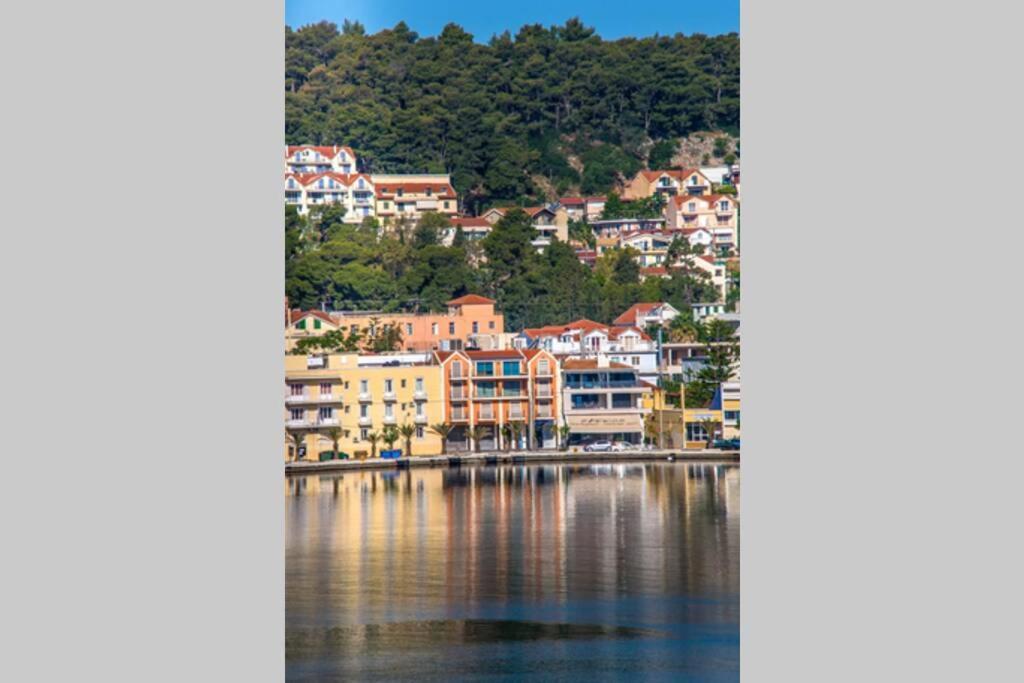 A & B Minimal Suite With Sea View In Argostoli Exteriör bild