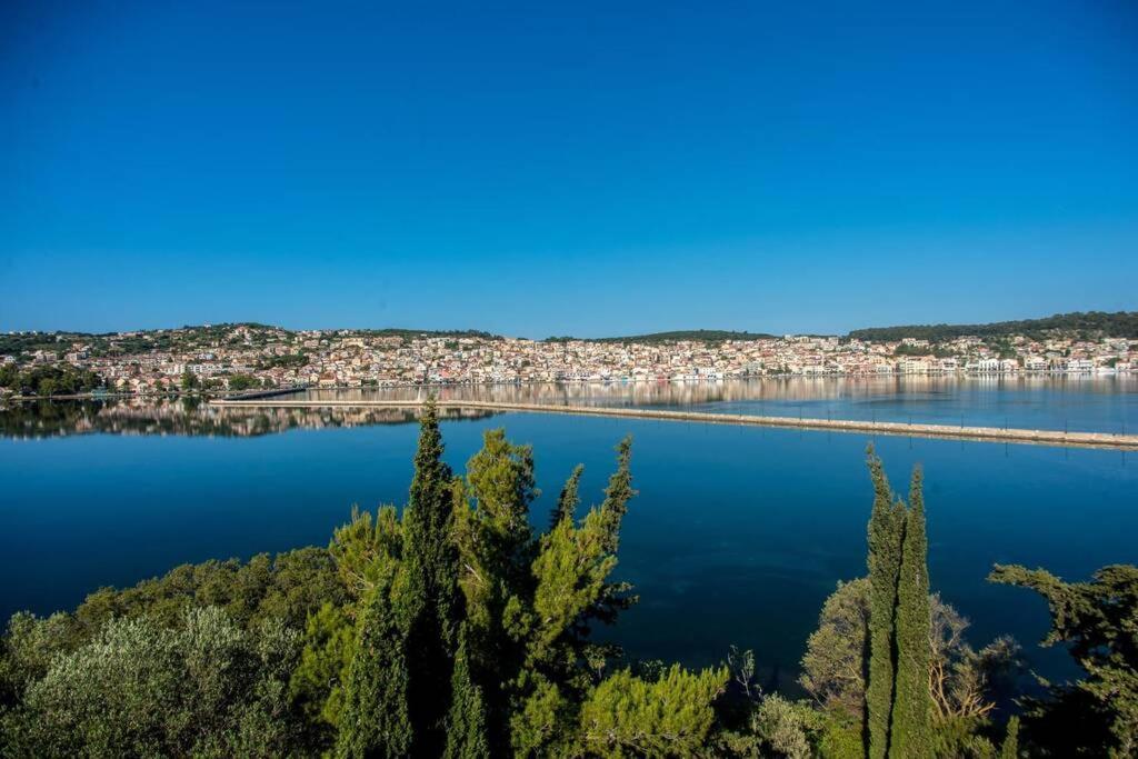 A & B Minimal Suite With Sea View In Argostoli Exteriör bild