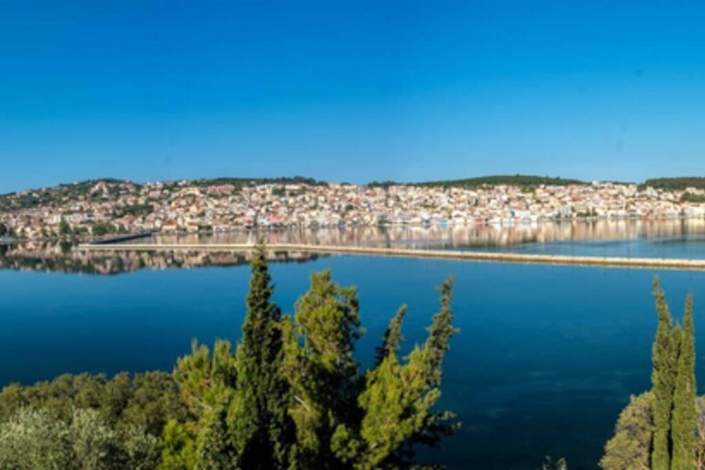 A & B Minimal Suite With Sea View In Argostoli Exteriör bild
