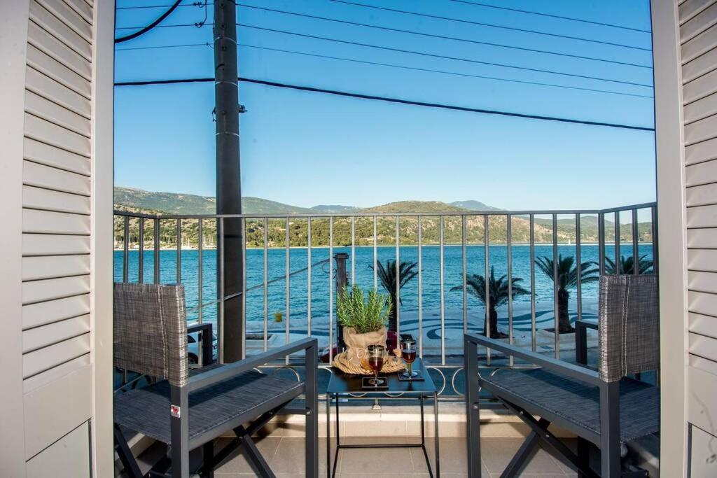 A & B Minimal Suite With Sea View In Argostoli Exteriör bild