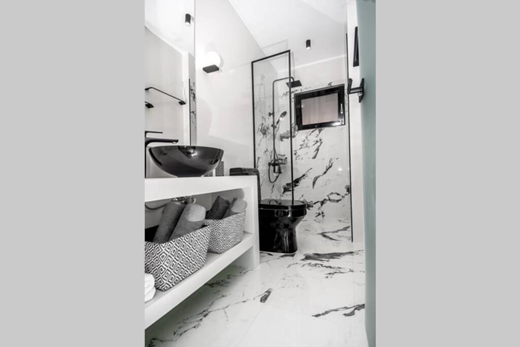 A & B Minimal Suite With Sea View In Argostoli Exteriör bild
