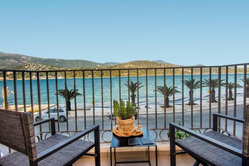 A & B Minimal Suite With Sea View In Argostoli Exteriör bild