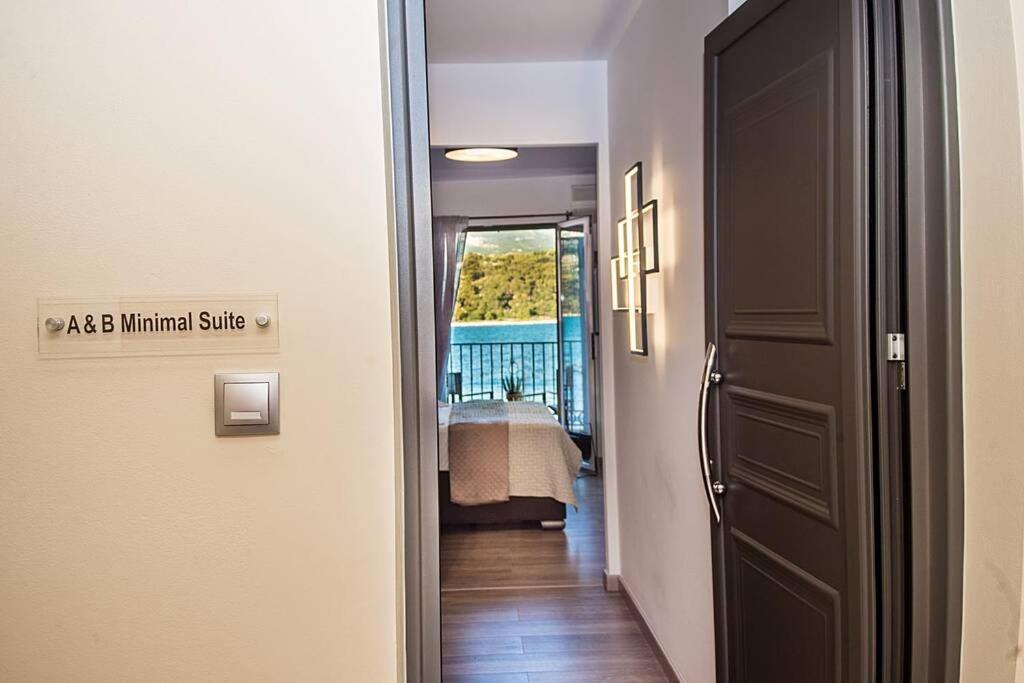A & B Minimal Suite With Sea View In Argostoli Exteriör bild