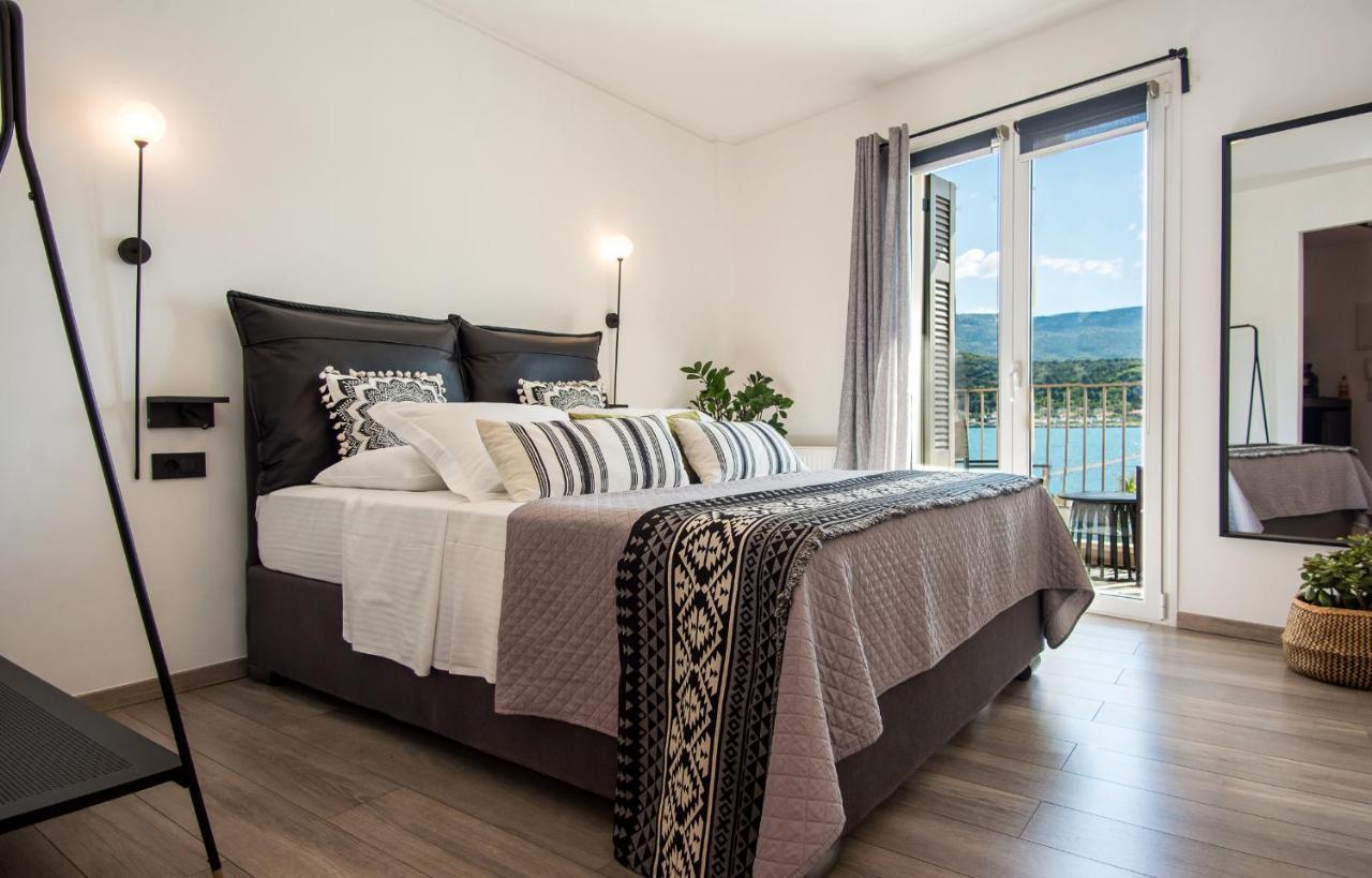 A & B Minimal Suite With Sea View In Argostoli Exteriör bild