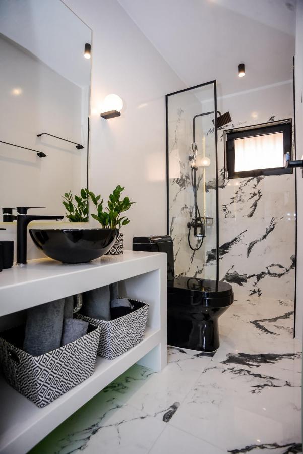 A & B Minimal Suite With Sea View In Argostoli Exteriör bild
